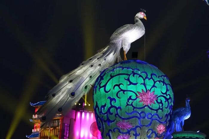 吹塑纸制作的彩灯 吹塑纸制作的彩灯