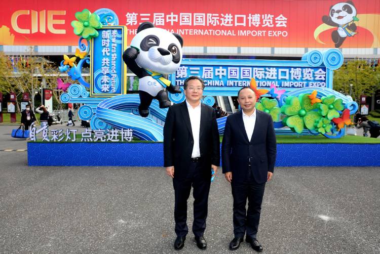 市委书记、市长致敬称赞自贡彩灯制作人